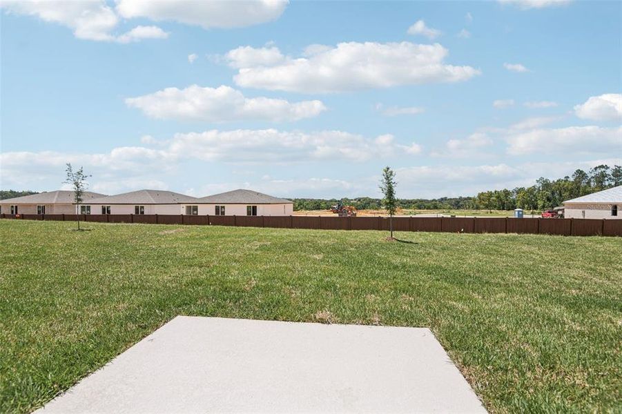 Exterior details and patio area of a home in Hilltop Vistas, Dade City (Image 3).