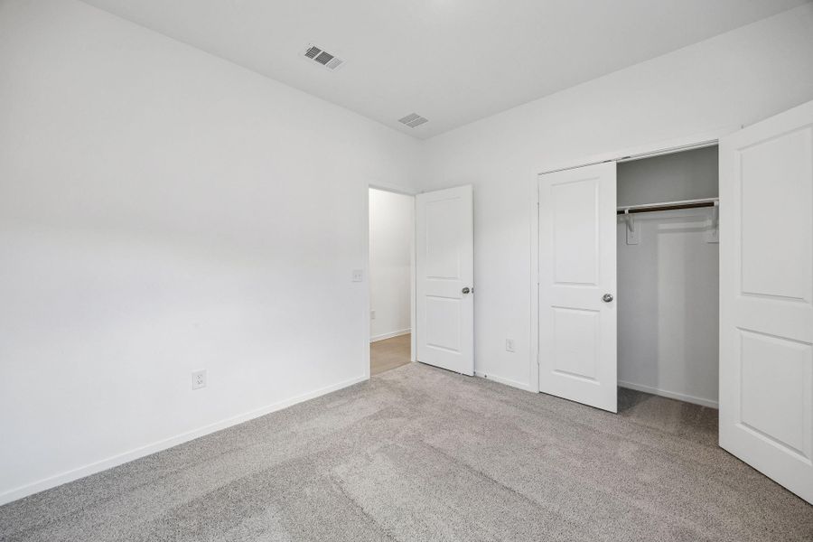 Spacious, unfurnished interior of a new home in Mavera, Conroe (Image 32).