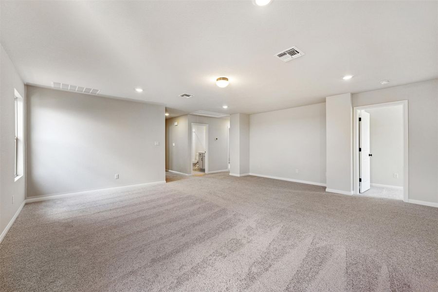 Spacious, unfurnished interior of a new home in Patterson Ranch, Georgetown (Image 17).