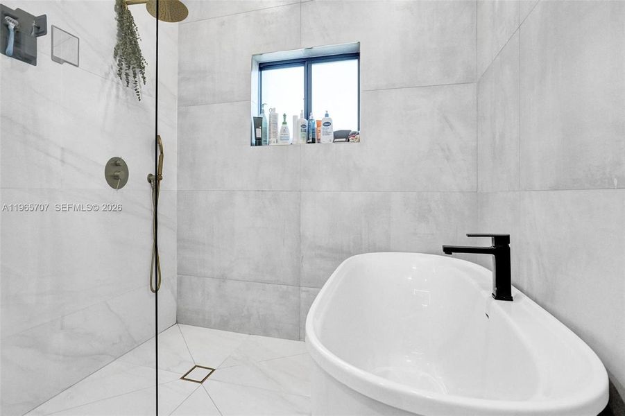 Image 52 of a home in .