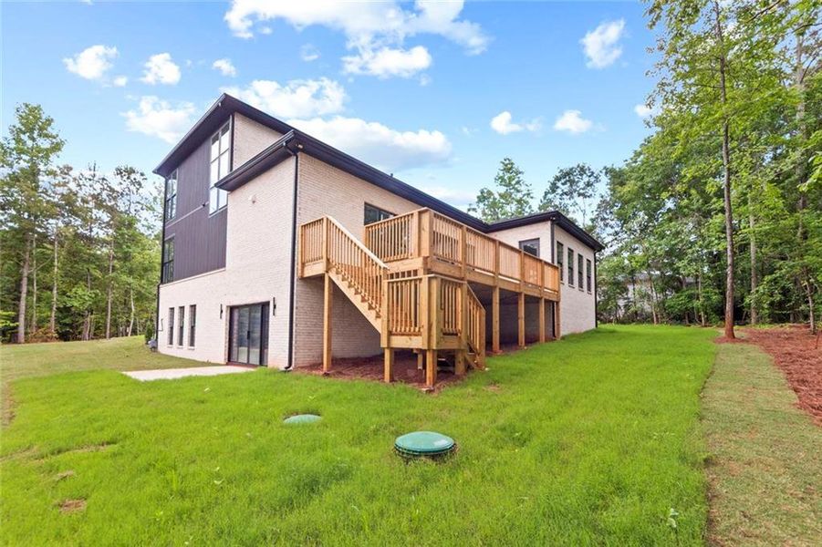 Exterior details and patio area of a home in , Fairburn (Image 27).