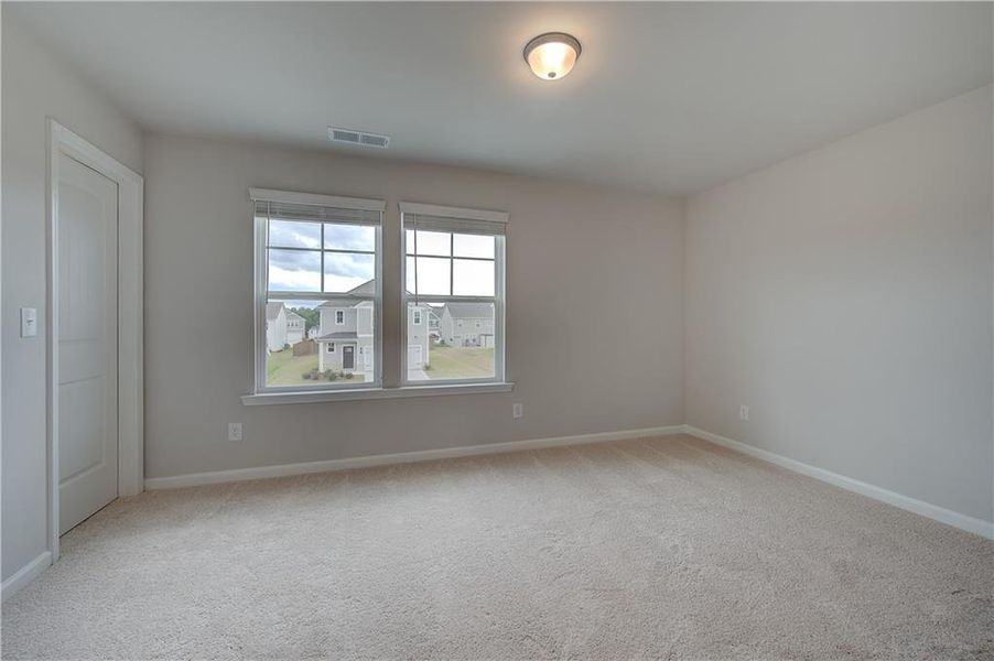 Spacious, unfurnished interior of a new home in Chapel Hill, Newnan (Image 13).