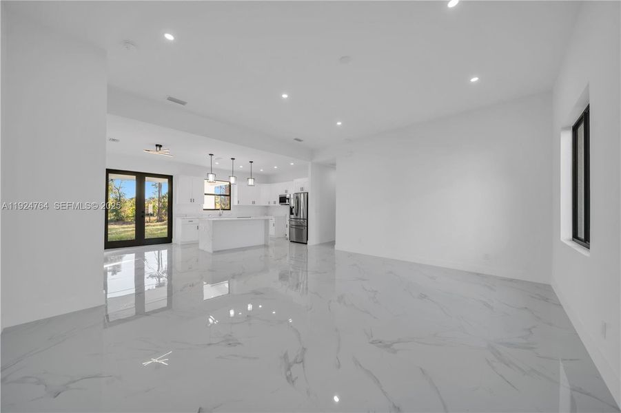 Spacious, unfurnished interior of a new home in , Lehigh Acres (Image 16).