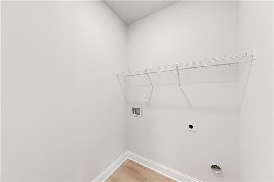 Spacious, unfurnished interior of a new home in , Homer (Image 31).