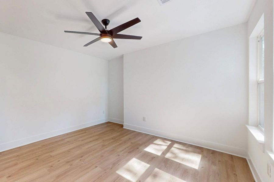 Spacious, unfurnished interior of a new home in , Bastrop (Image 26).