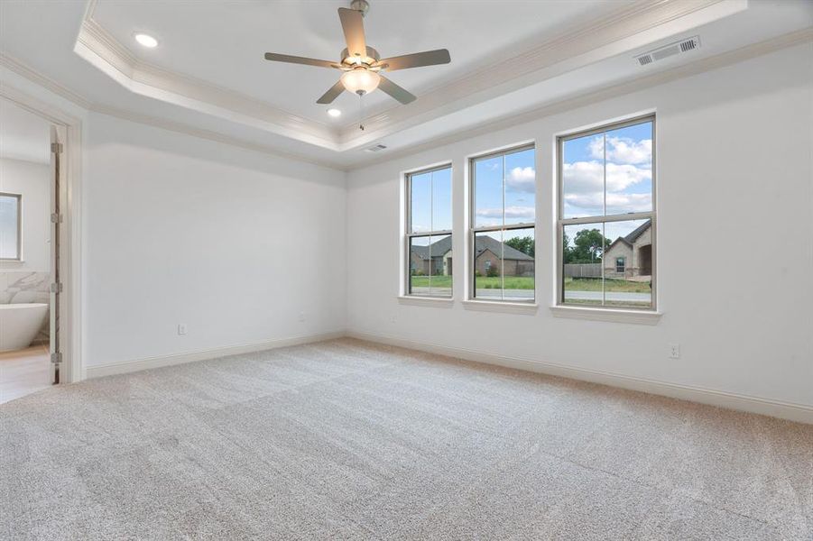 Spacious, unfurnished interior of a new home in , Paradise (Image 11).