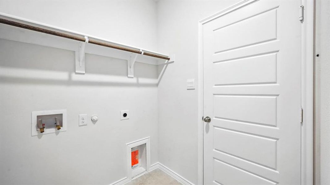 Spacious, unfurnished interior of a new home in The Woods at Lindsey Place, Anna (Image 30).