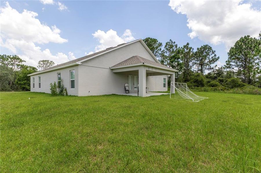 Exterior details and patio area of a home in , Sebring (Image 4).