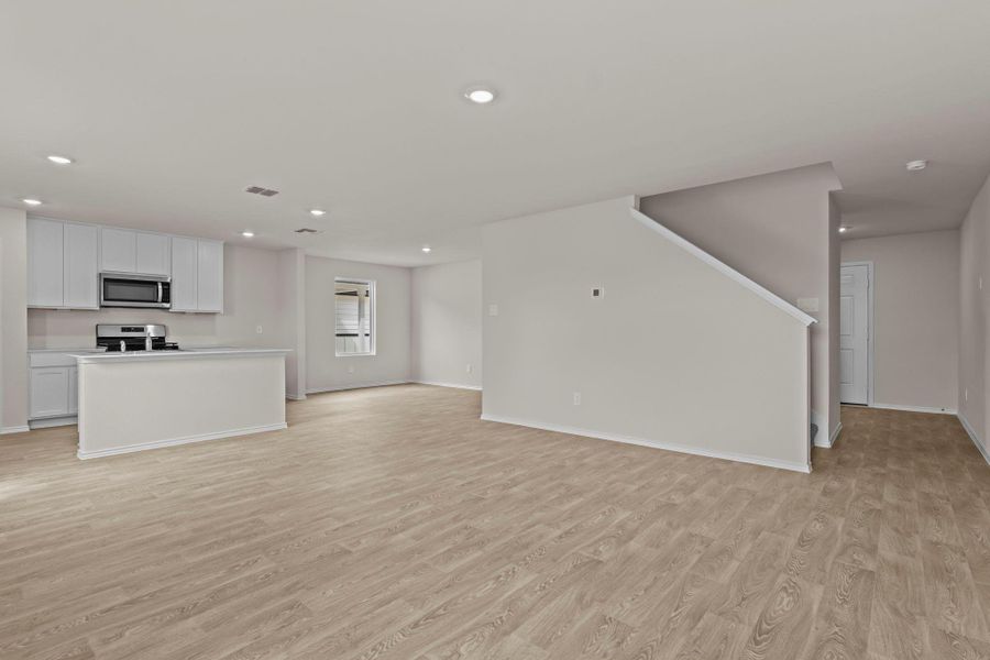 Spacious, unfurnished interior of a new home in Sunset Oaks, Maxwell (Image 23).