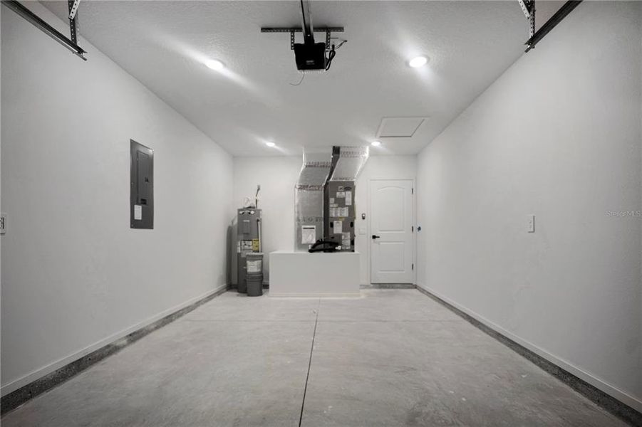 Spacious, unfurnished interior of a new home in , Belleview (Image 16).