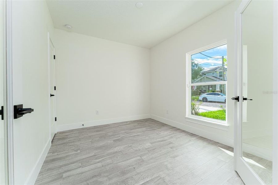 Spacious, unfurnished interior of a new home in , Tampa (Image 20).