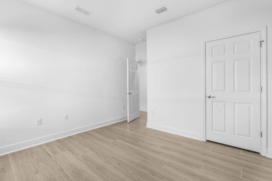 Spacious, unfurnished interior of a new home in Lake Merial, Panama City (Image 23).