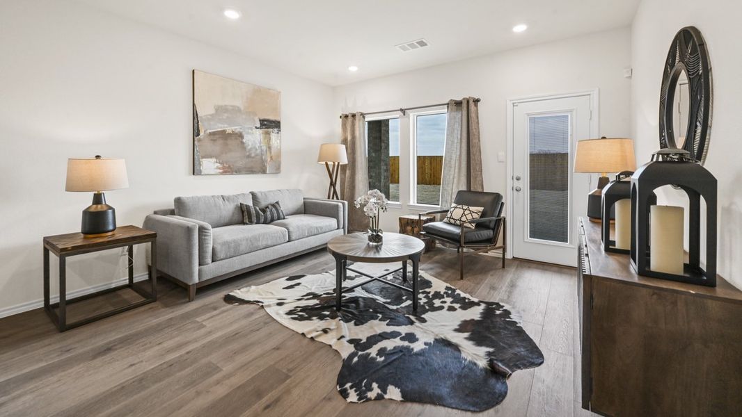 Furnished interior view inside a new home in Blaire Lake, Tyler (Image 10).