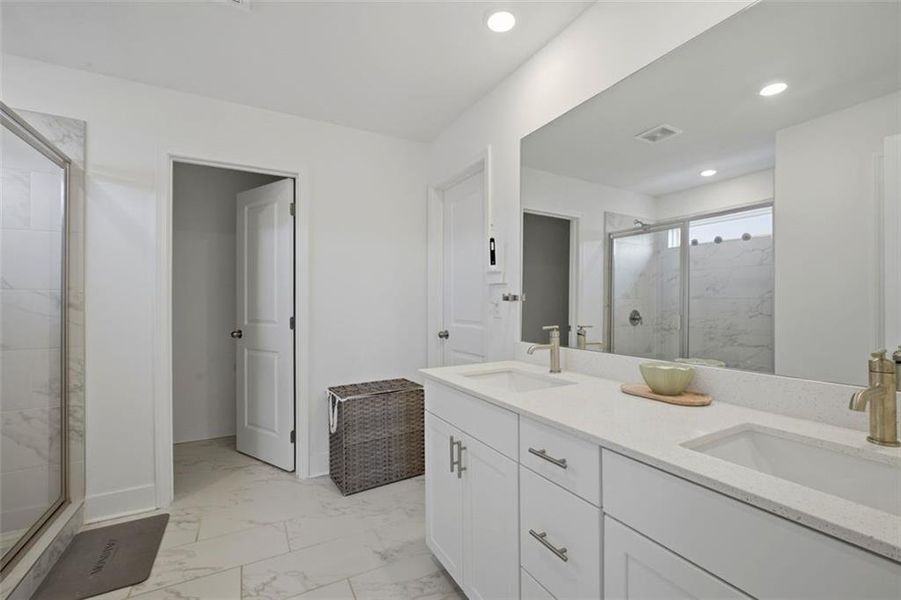 Furnished interior view inside a new home in , Dallas (Image 51).