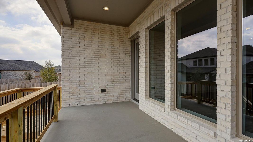 Exterior details and patio area of a home in Arcadia Ridge, San Antonio (Image 24).