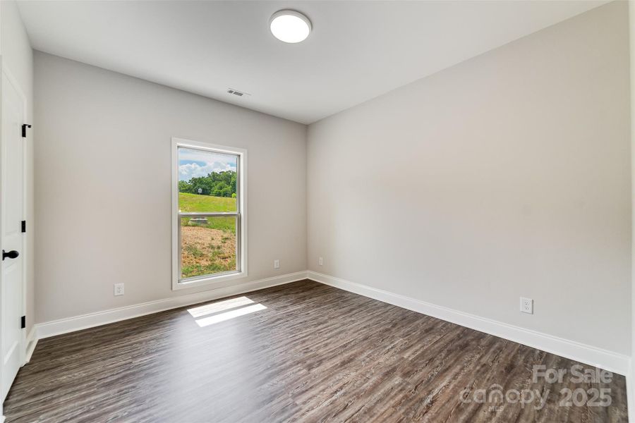 Spacious, unfurnished interior of a new home in , Franklin (Image 17).