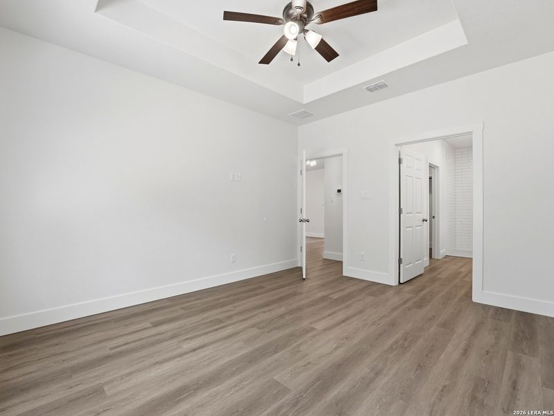 Spacious, unfurnished interior of a new home in , Kerrville (Image 18).