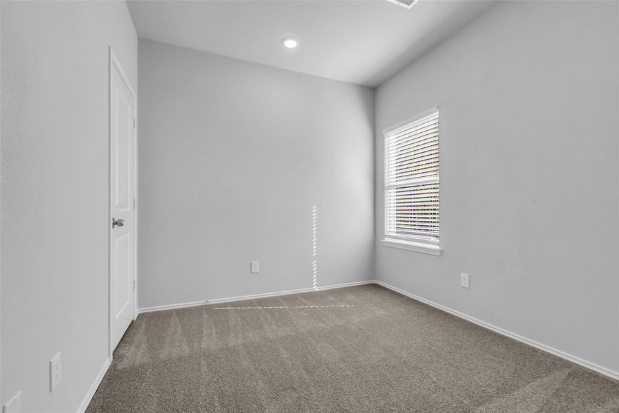 Spacious, unfurnished interior of a new home in , Willis (Image 21).