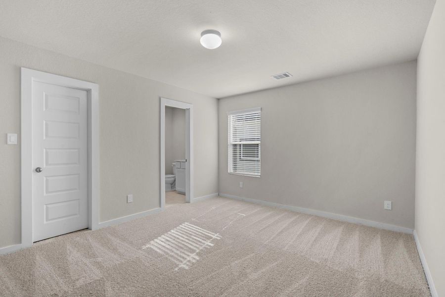 Spacious, unfurnished interior of a new home in , Houston (Image 25).