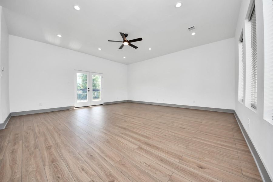Spacious, unfurnished interior of a new home in , Houston (Image 38).