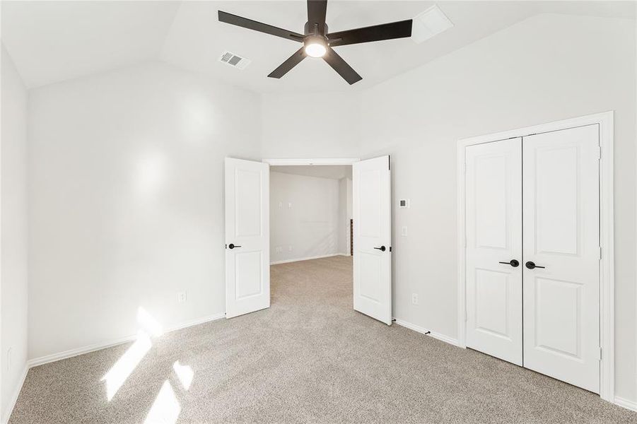 Spacious, unfurnished interior of a new home in Creekview Meadows, Pilot Point (Image 24).