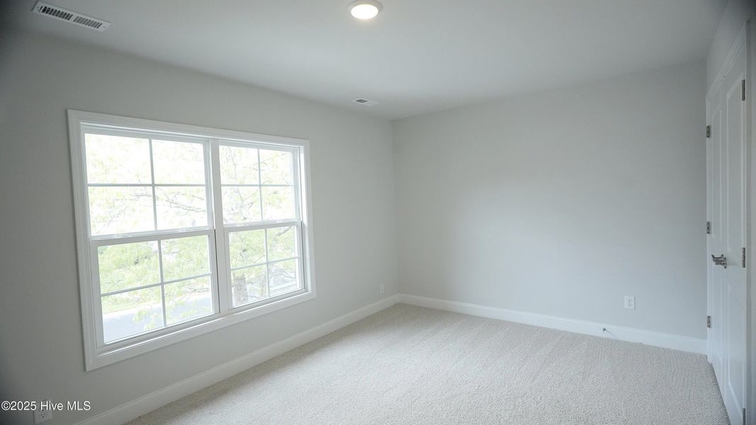 Spacious, unfurnished interior of a new home in Palmetto Creek, Bolivia (Image 31).