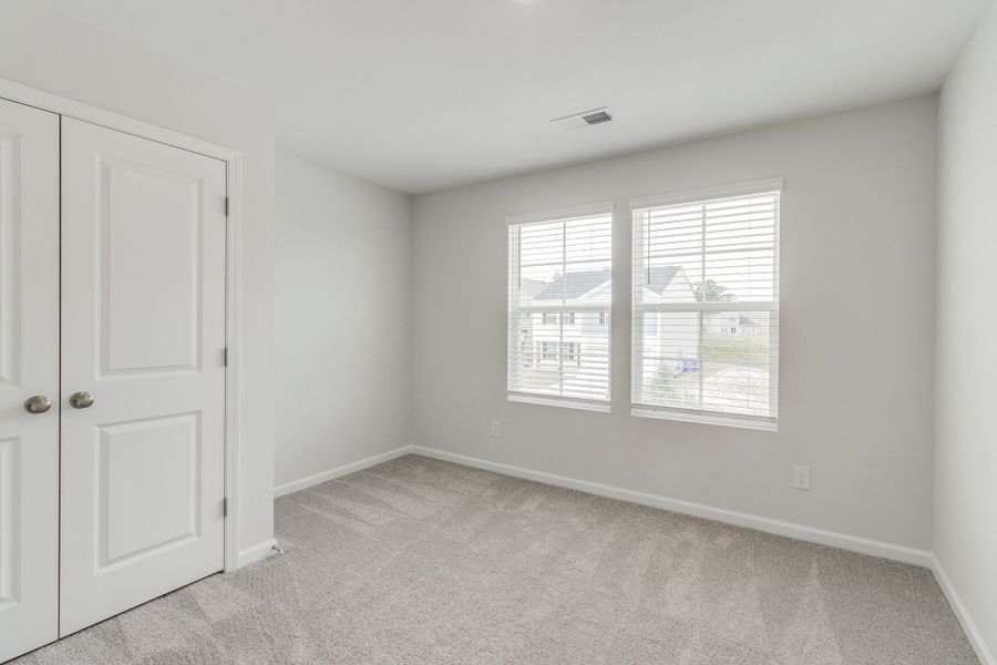 Spacious, unfurnished interior of a new home in Ellington, Elgin (Image 27).