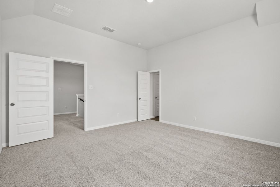 Spacious, unfurnished interior of a new home in Applewhite Meadows, San Antonio (Image 31).