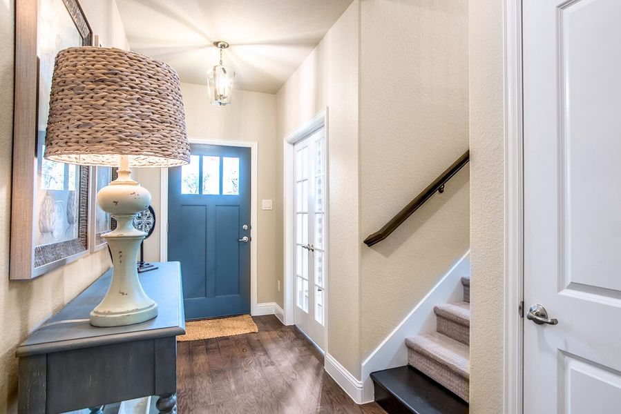 Representative furnished interior of a home built from the Laredo by Beazer Homes in Goodland: Overlook 60', Midlothian (Image 14).