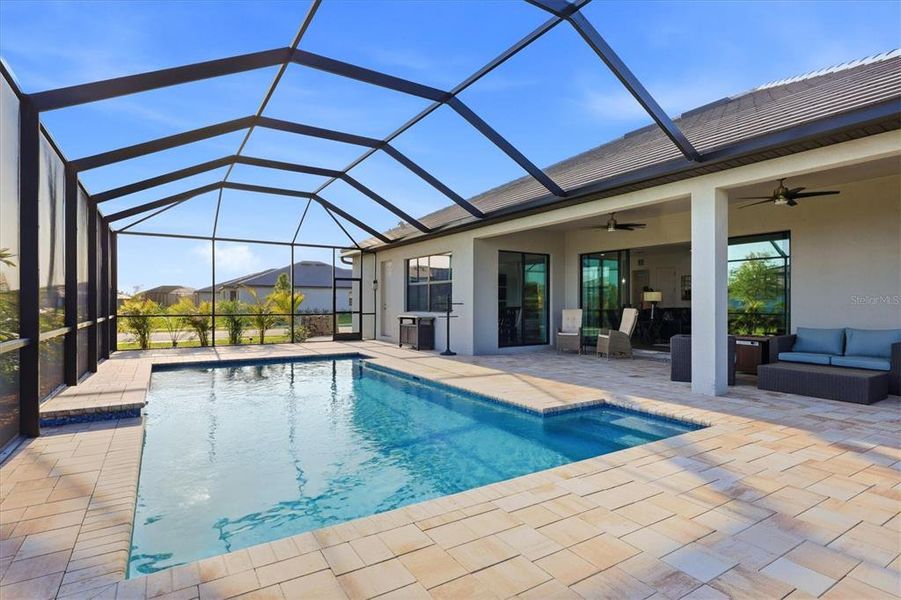 Exterior details and patio area of a home in , Bradenton (Image 3).