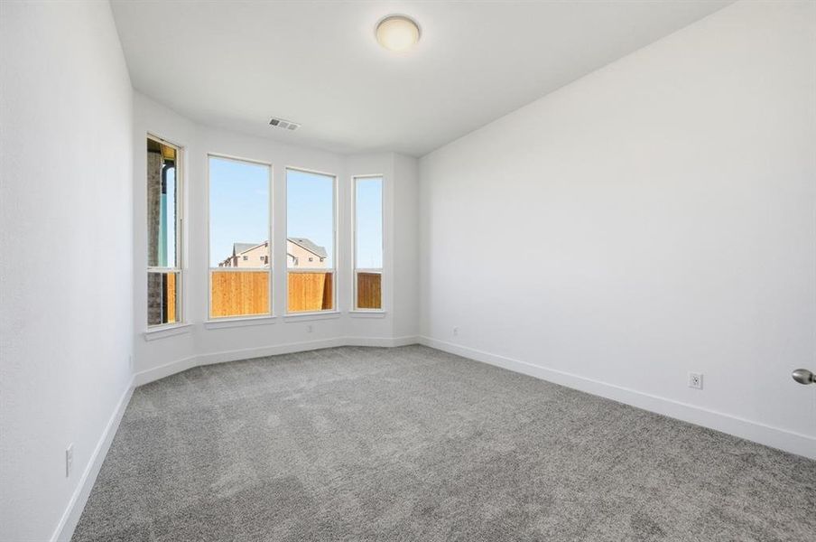 Spacious, unfurnished interior of a new home in Wildridge, Oak Point (Image 15).