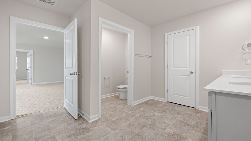 Spacious, unfurnished interior of a new home in Cloverdale Hills, Piedmont (Image 29).