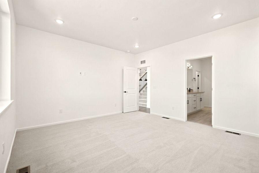 Spacious, unfurnished interior of a new home in Cordovan, Longmont (Image 19). Spacious, unfurnished interior of a new home in Cordovan, Longmont (Image 19).