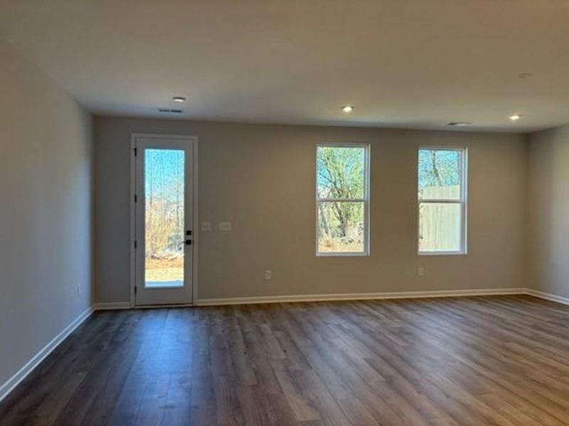 Spacious, unfurnished interior of a new home in Lake Shore, Winder (Image 8).