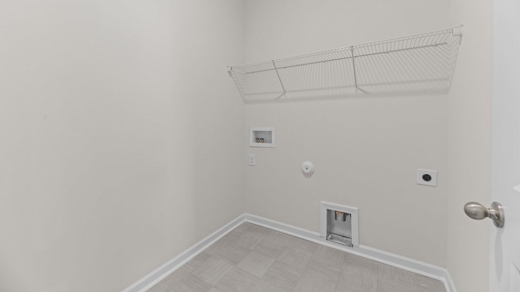 Spacious, unfurnished interior of a new home in East Ridge, Ayden (Image 27).