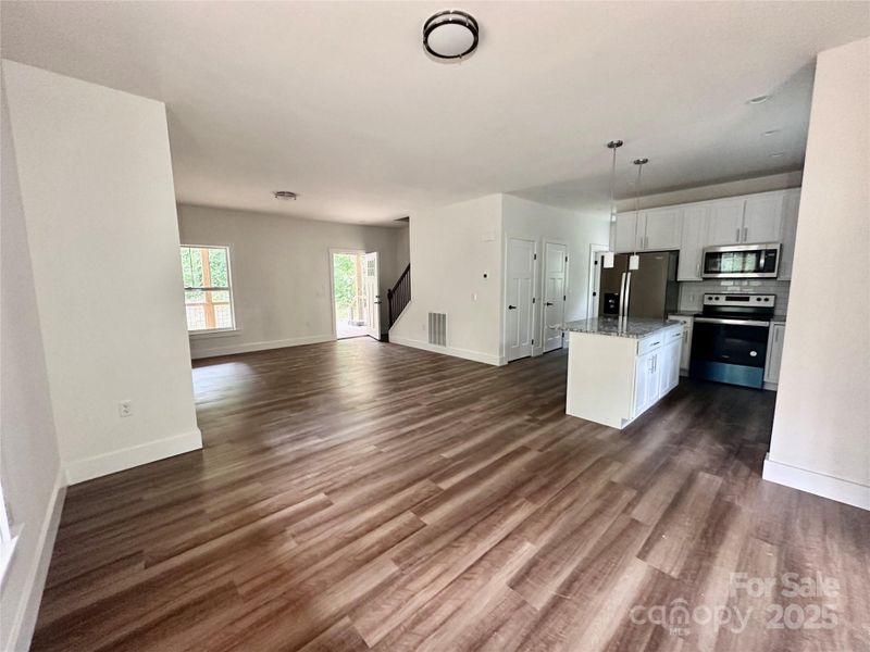 Spacious, unfurnished interior of a new home in , Fairview (Image 32).