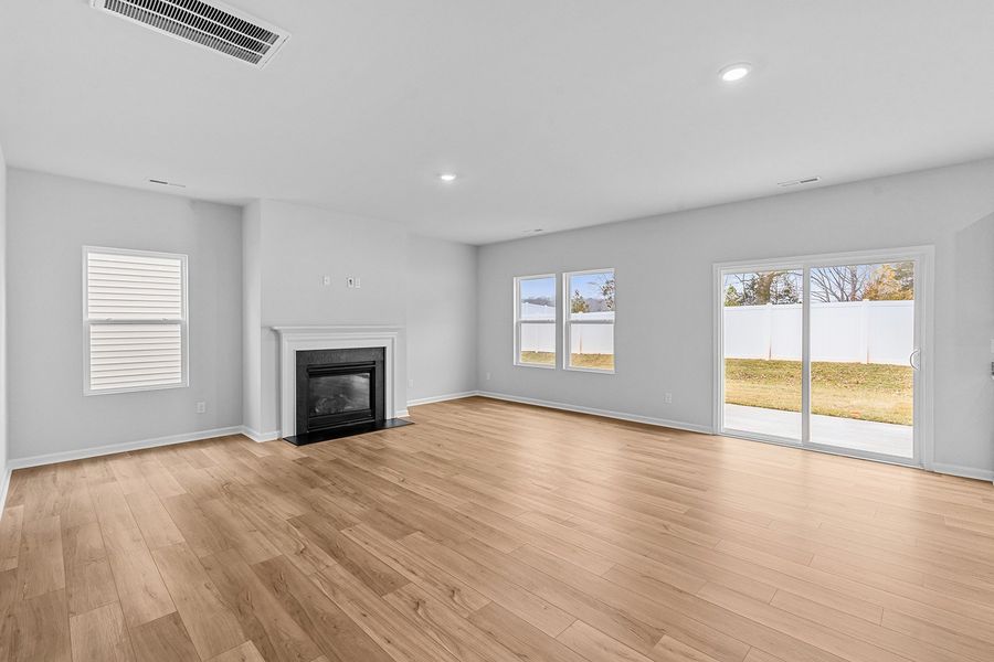 Spacious, unfurnished interior of a new home in Hanes Lake, Winston-Salem (Image 17).