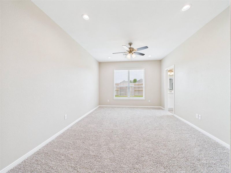 Spacious, unfurnished interior of a new home in , Santa Fe (Image 27). Spacious, unfurnished interior of a new home in , Santa Fe (Image 27).