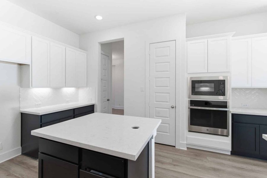 Furnished interior view inside a new home in Buffalo Crossing, Cibolo (Image 13). Furnished interior view inside a new home in Buffalo Crossing, Cibolo (Image 13).