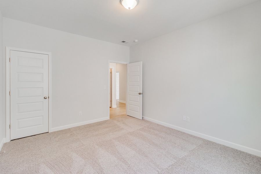 Spacious, unfurnished interior of a new home in Pebble Branch, Chapin (Image 32).