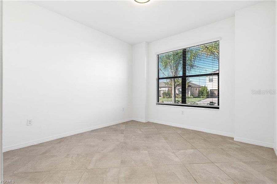 Spacious, unfurnished interior of a new home in , Fort Myers (Image 26).
