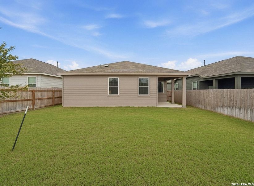 Exterior details and patio area of a home in Hunter's Ranch, San Antonio (Image 4).