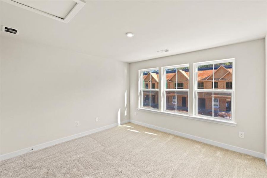 Spacious, unfurnished interior of a new home in Course Club at Prince Creek, Murrells Inlet (Image 13).