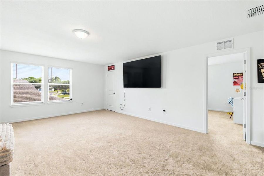 Spacious, unfurnished interior of a new home in Oakfield Lakes, Parrish (Image 20). Spacious, unfurnished interior of a new home in Oakfield Lakes, Parrish (Image 20).