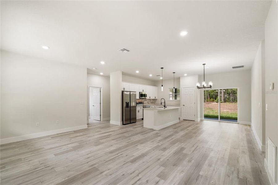 Spacious, unfurnished interior of a new home in , Citrus Springs (Image 17).