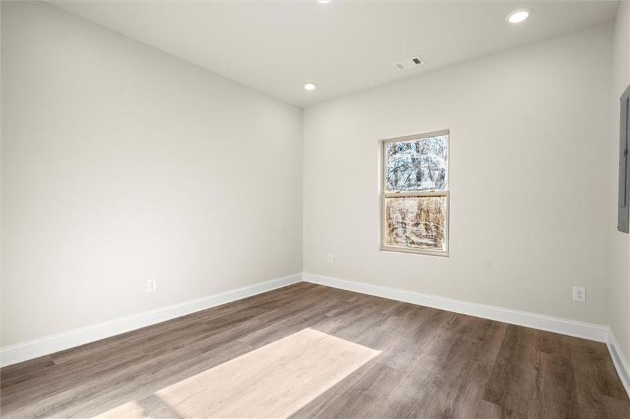 Spacious, unfurnished interior of a new home in , Gainesville (Image 24).
