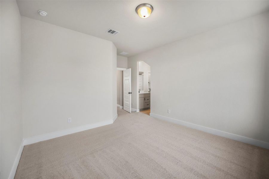 Spacious, unfurnished interior of a new home in Bridgeland 80′, Cypress (Image 18).