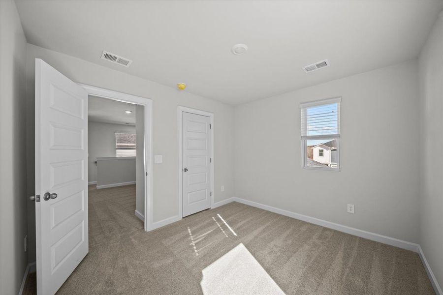Spacious, unfurnished interior of a new home in Village at White Pine, Pendleton (Image 17).