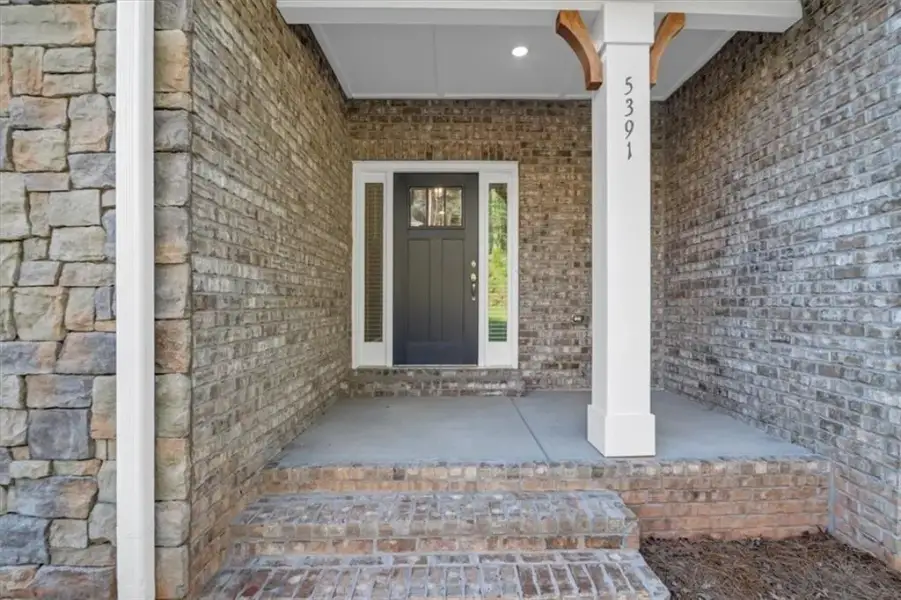 Exterior details and patio area of a home in Tuscany Hills, Douglasville (Image 3).