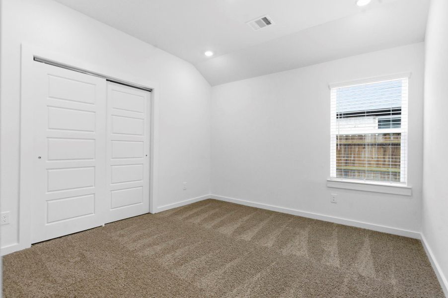 Spacious, unfurnished interior of a new home in Creekhaven, Iowa Colony (Image 25). Spacious, unfurnished interior of a new home in Creekhaven, Iowa Colony (Image 25).